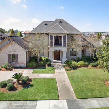 UPSCALE BATON ROUGE HOME IN DESIRABLE GATED COMMUNITY