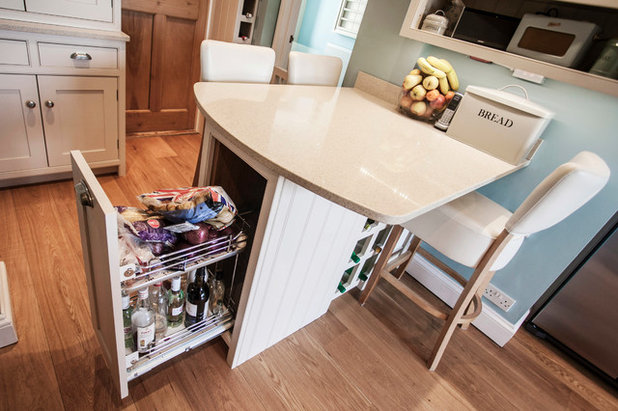 Country Kitchen by burlanes interiors