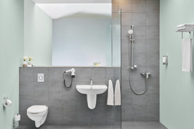 Design ideas for a modern bathroom in Milan.