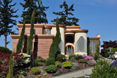 Foto della facciata di una casa grande beige contemporanea a due piani con rivestimenti misti e tetto piano