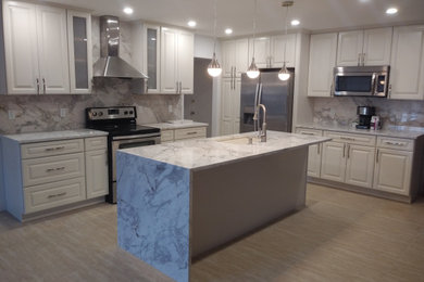 Kitchen - kitchen idea in Miami