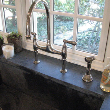 A 2016 kitchen comes home to a circa 1711 cape