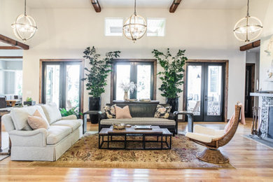 Example of a minimalist family room design in Dijon