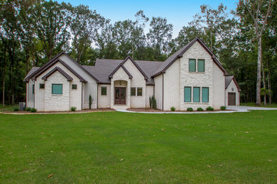 This is an example of a traditional home design in Little Rock.