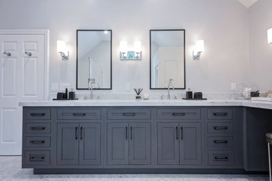 Example of a minimalist bathroom design in Los Angeles