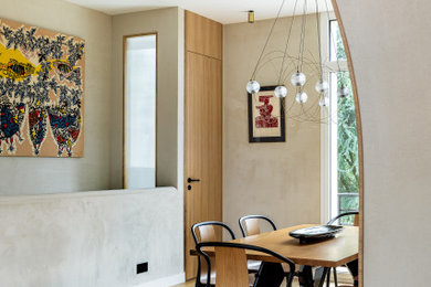 Cette image montre une salle à manger design.