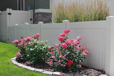Design ideas for a traditional full sun side yard mulch landscaping in Calgary for spring.