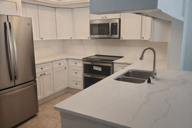 Kitchen photo in Miami