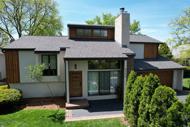 Example of an exterior home design in Chicago