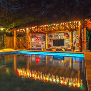 Großer Tropischer Pool hinter dem Haus in individueller Form in Orange County