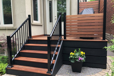 Inspiration for a backyard metal railing deck remodel in Toronto