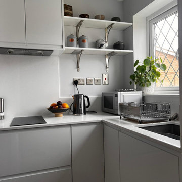 The Groby Kitchen - Goscote MTM Europe J Pull in White Gloss