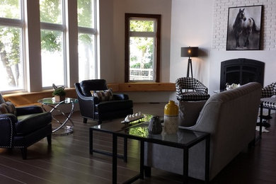 Inspiration for a contemporary living room remodel in Toronto