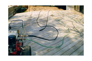 Deck Cleaning & Refinishing