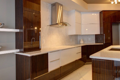 Transitional kitchen photo in Montreal