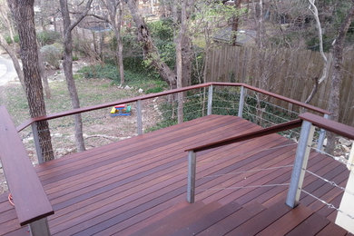This is an example of a contemporary porch design in Austin.