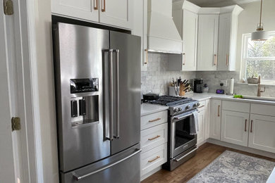 Kitchen - transitional kitchen idea in Austin