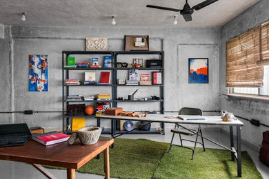 Photo of a contemporary home office in Pune.