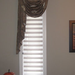 Hunter Douglas Pirouette - Roman Shades