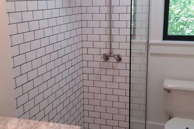Example of a minimalist bathroom design in Kansas City