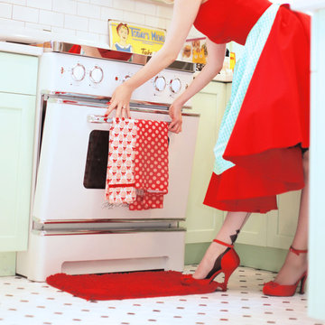 Retro Kitchen Remodel: Photoshoot With Model