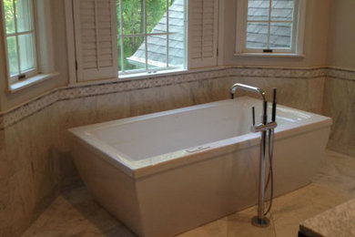 Inspiration for a modern bathroom remodel in New York