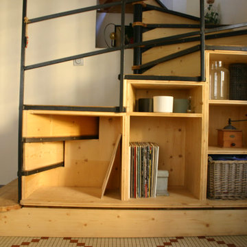 Fabrication sur mesure d'un aménagement sous escalier avec contre marches
