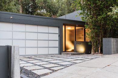 Modern exterior home idea in Los Angeles