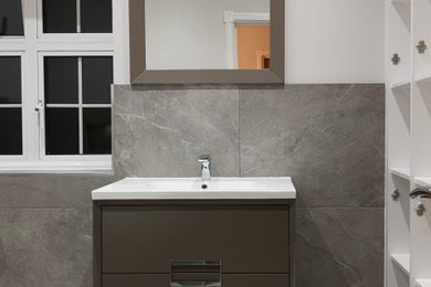 Photo of a contemporary bathroom in Hertfordshire.