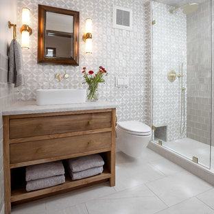 Foto de cuarto de baño clásico renovado con armarios tipo mueble, puertas de armario de madera oscura, ducha empotrada, baldosas y/o azulejos grises, baldosas y/o azulejos de cemento, paredes grises, suelo blanco, ducha abierta y encimeras blancas