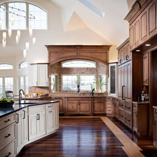 Cabinet Works Review]