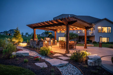 Elegant backyard patio photo in Milwaukee