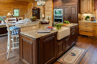 Kitchen - mid-sized rustic kitchen idea in New York
