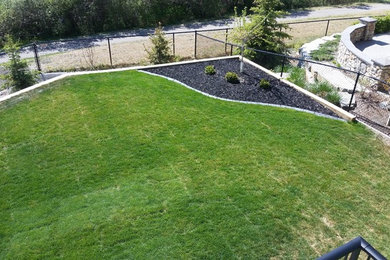 Inspiration for a traditional landscaping in Calgary.