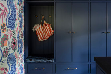 Example of a transitional entryway design in San Diego