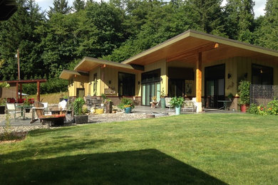 Inspiration for a modern home design remodel in Seattle