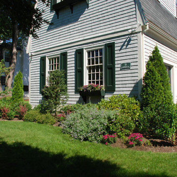 Engaging Entryway Garden