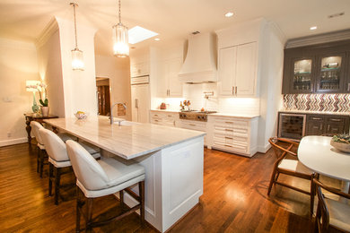 Elegant kitchen photo in Dallas