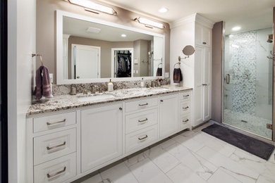 Example of a transitional bathroom design in Minneapolis