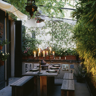 ミラノの小さいエクレクティックスタイルのおしゃれなデッキ (オーニング・日よけ) の写真