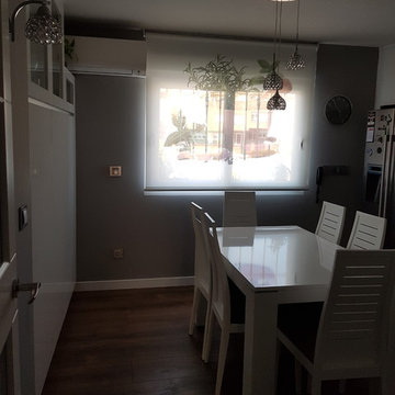 Cocina en blanco lacado vista desde puerta