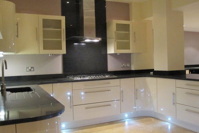 Photo of a modern kitchen in Cardiff.