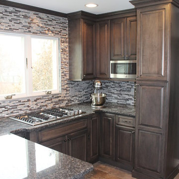 Starmark Maple Ridgeville Kitchen in Slate w/ Ebony Glaze