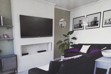 Inspiration for a contemporary home design remodel in West Midlands