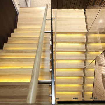 U Shape Staircase Glass Railing and Led Lighting