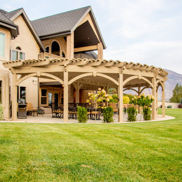 Entertainment Size | Curved Radius Style Pergola