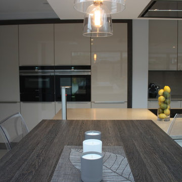 Gloss Cashmere & Dark Wenge with signiture floating table