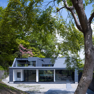 他の地域の春のモダンスタイルのおしゃれな裏庭 (庭への小道、日向、砂利舗装) の写真