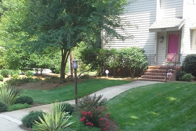 Design ideas for a traditional landscaping in Other.
