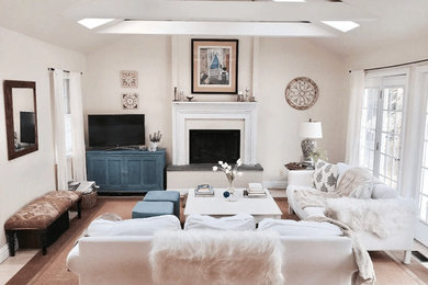 Example of a living room design in Atlanta